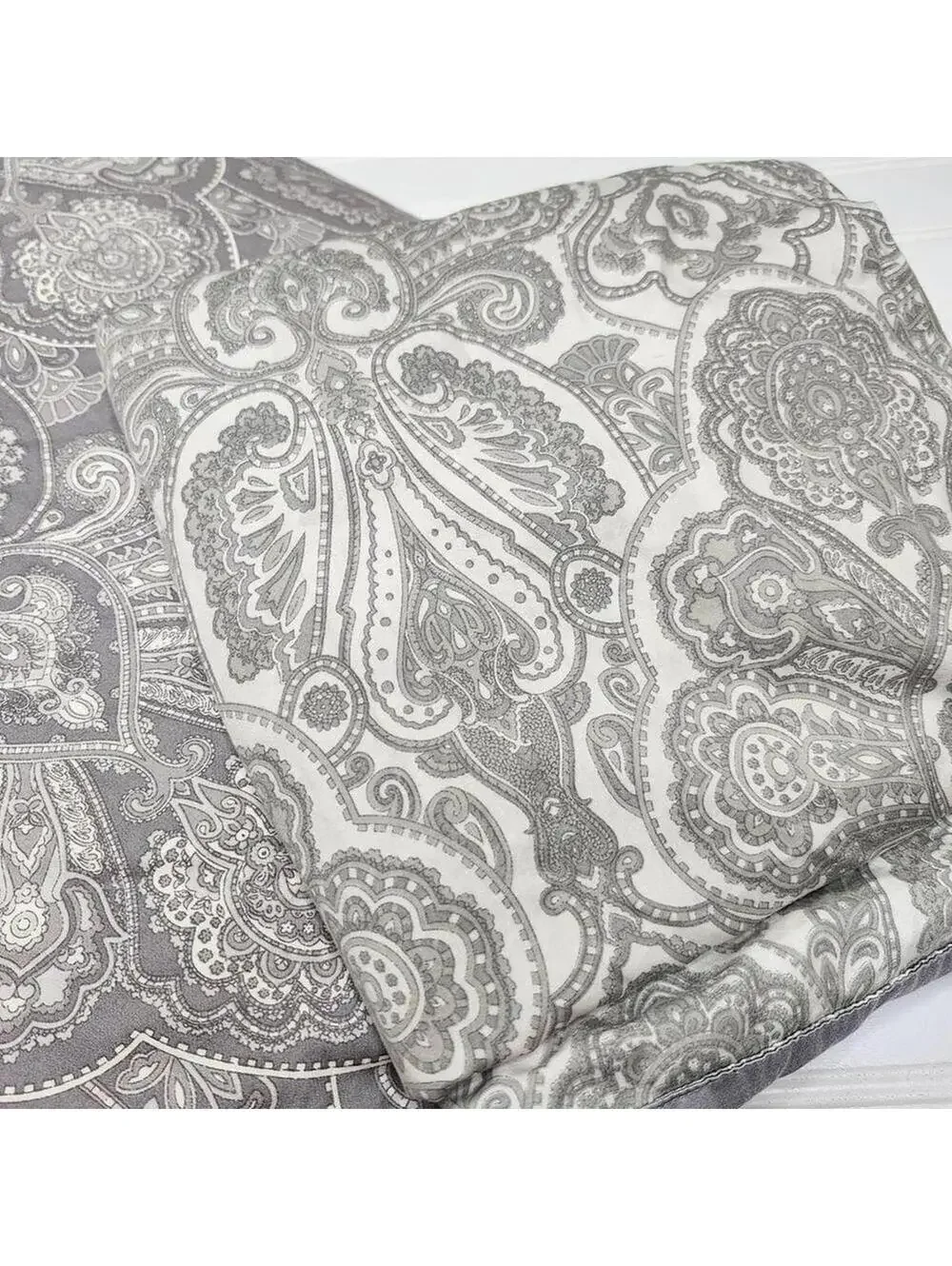 Copperloom Queen Gray Paisley Luxury Duvet + 2 Pillowcases + 1 King Pillowcase